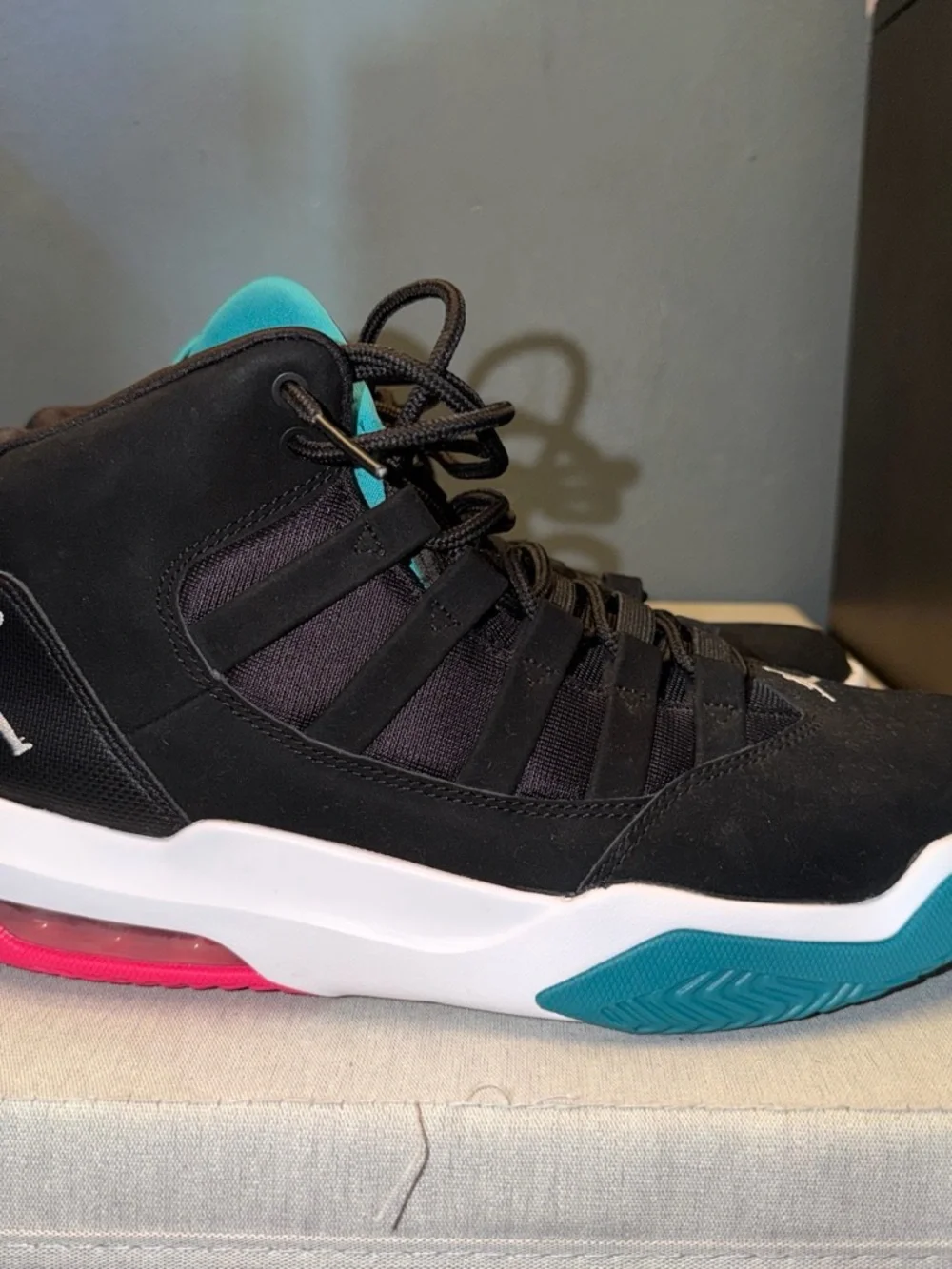 Air Jordan max aura black turbo green no box